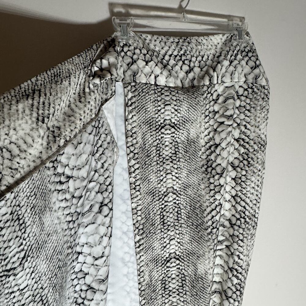 Vici Wrap Long Skirt Gray Black Cream Animal Snake Print Size Large Midi - Picture 6 of 10